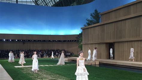 10 Exciting Moments From Chanel’s Spring 2016 Couture Show